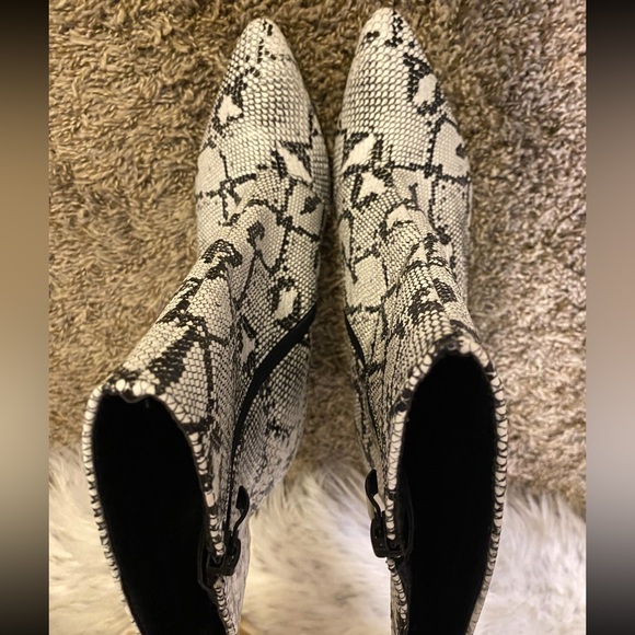 Leopard Boots - Picture 2 of 4